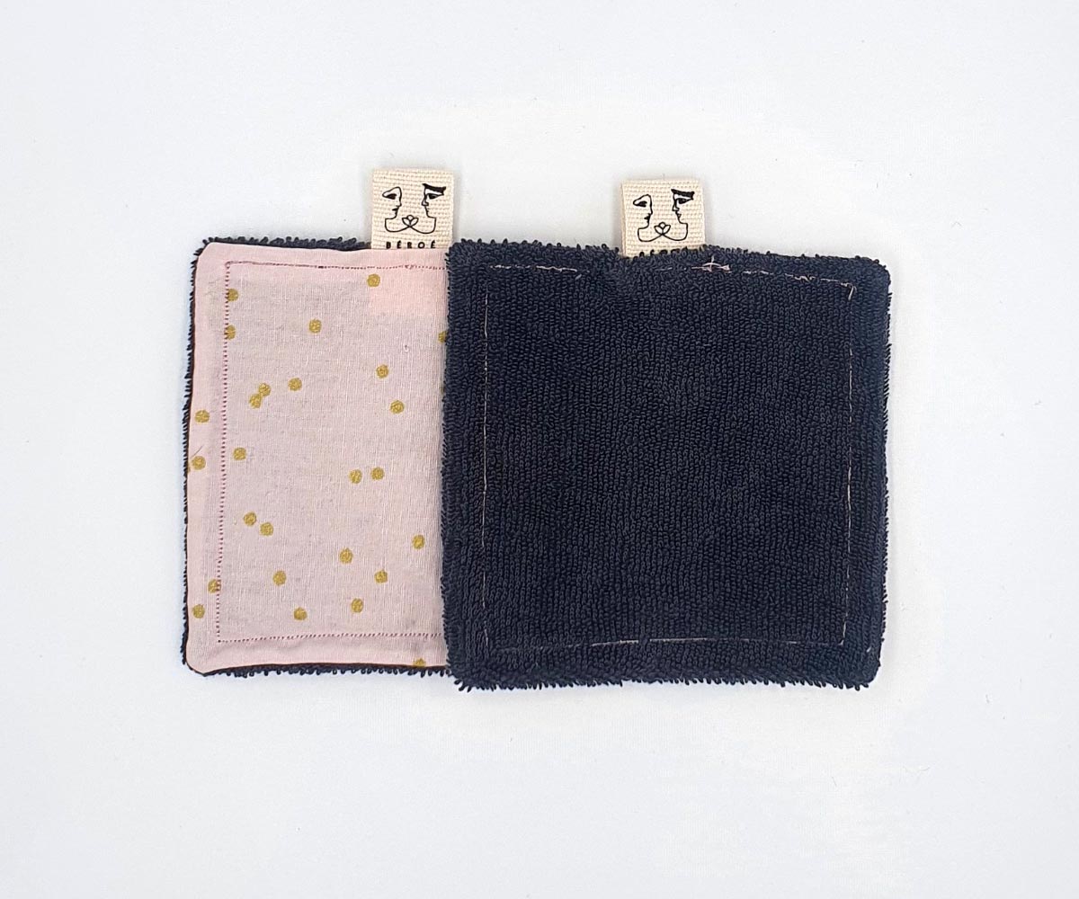 Grand coton éponge carré réutilisable en tissus recyclé confectionné à la main. Modèle "Elisa Enfance" de style classique avec éponge de couleur anthracite.