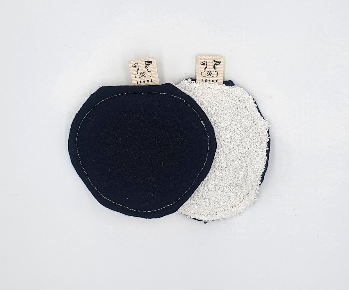 Grand coton éponge rond réutilisable en tissus recyclé confectionné à la main. Modèle "Elisa Winter Jean" de style classique avec éponge de couleur blanche.