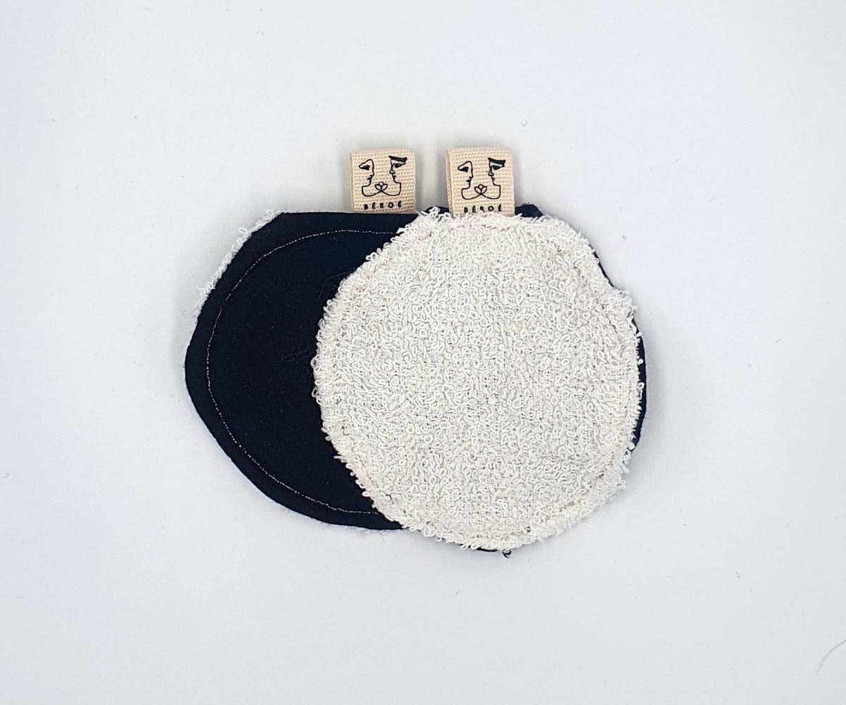 Grand coton éponge rond réutilisable en tissus recyclé confectionné à la main. Modèle "Elisa Winter Jean" de style classique avec éponge de couleur blanche.